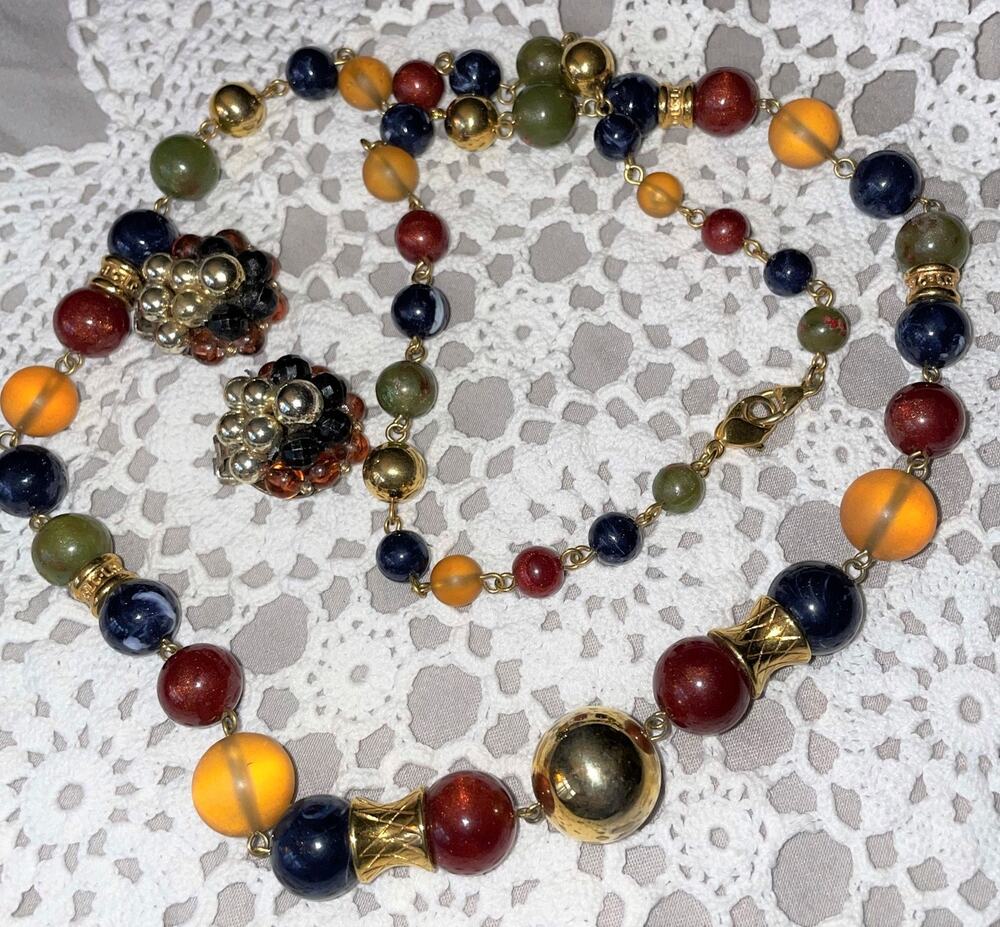 VINTAGE Clip earrings & Necklace Set
